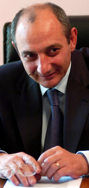 Früher Sicherheitschef, jetzt Präsident: Bako Saakian Früher Sicherheitschef, jetzt Präsident: Bako Saakian