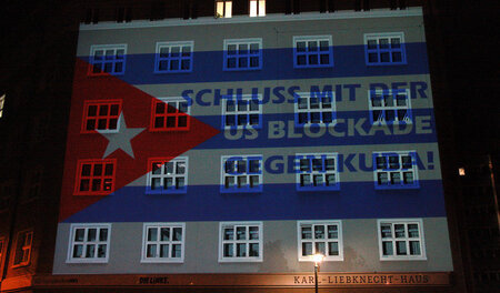 Kuba-Fahne am Karl-Liebknecht-Haus am 17. Dezember, eine noch gr...
