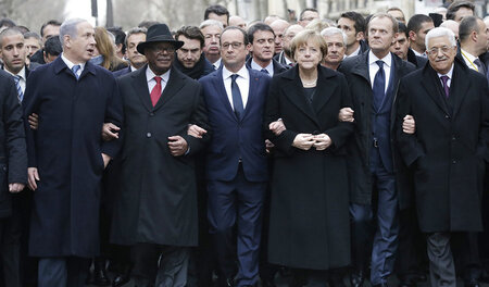 Frankreichs Präsident Hollande scharte am 11. Januar 2015 Staats...