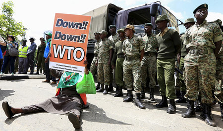 Anti-WTO-Protest am Tagungsort, der kenianischen Hauptstadt Nair... Anti-WTO-Protest am Tagungsort, der kenianischen Hauptstadt Nair...
