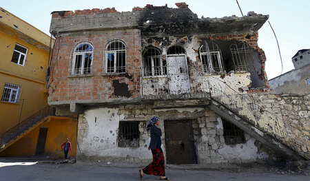 Ernte des Krieges: Zerstörte Gebäude in der kurdischen Stadt Sil... Ernte des Krieges: Zerstörte Gebäude in der kurdischen Stadt Sil...