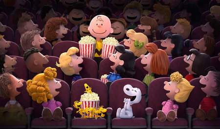 Charlie Brown (Mitte) und seine Freunde im Kino. Aber wo ist das...