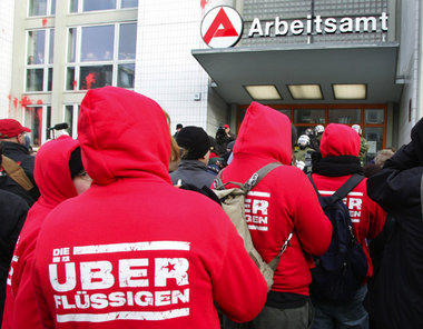 Protestaktion Agenturschluß in Berlin-Wedding gegen die Einführu...