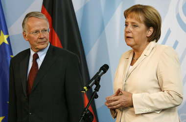 Schwarz plus Grün ergibt das perfekte Kriegsbündnis: Merkel und ...