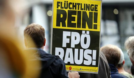 Großdemonstration zur Unterstützung der Flüchtlinge am 3. Oktobe... Großdemonstration zur Unterstützung der Flüchtlinge am 3. Oktobe...