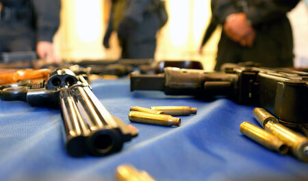 Vom Zollkriminalamt sichergestellt: »Waffen für den Terror«