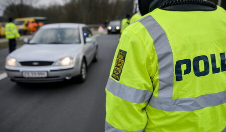 Polizeikontrolle in der dänischen Stadt Krusaa am Montag