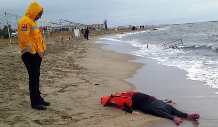 Eines der Opfer der jüngsten Tragödie am Dienstag am Strand von ...