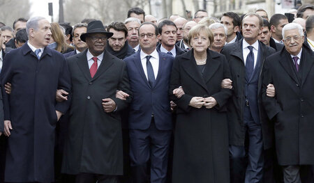 Wo ist Sarkozy? Inszenierte Betroffenheit in Paris, 11.1.2015 Wo ist Sarkozy? Inszenierte Betroffenheit in Paris, 11.1.2015
