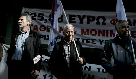 PAME-Protest vor dem griechischen Finanzministerium in Athen (19... PAME-Protest vor dem griechischen Finanzministerium in Athen (19...