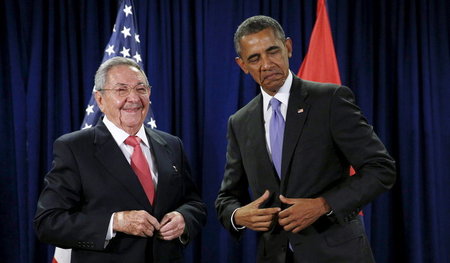Jacket gerichtet und ein Lächeln aufgesetzt: Raúl Castro traf si...