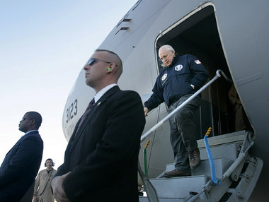 Auf Inspektion – US-Vizepräsident Cheney im Dezember 2005 im Ira...