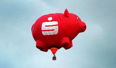 Flieg, Sparkassenschweinchen, flieg!
