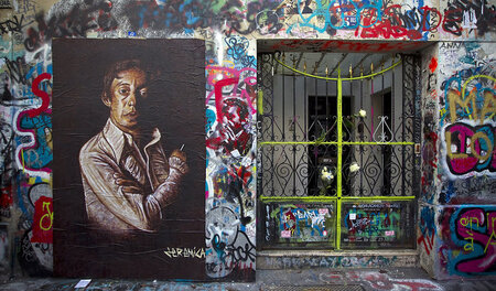 Serge Gainsbourg am Ende seines Lebens (sein dekoriertes Wohnhau... Serge Gainsbourg am Ende seines Lebens (sein dekoriertes Wohnhau...