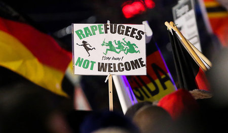Der Aufmarsch des Pegida-Ablegers in Leipzig am 11. Januar in Le... Der Aufmarsch des Pegida-Ablegers in Leipzig am 11. Januar in Le...