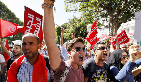 Klassenkampf in Tunis: Demonstration gegen das Gesetz zur »wirts... Klassenkampf in Tunis: Demonstration gegen das Gesetz zur »wirts...