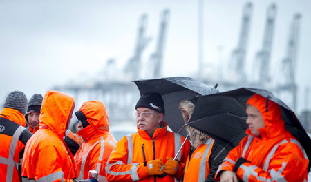 Gegenwehr: Rotterdamer Docker bestreiken am 7. Januar den größte...