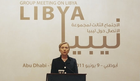 Hillary Clinton beim Treffen der »Libyen-Kontaktgruppe« in Abu D...