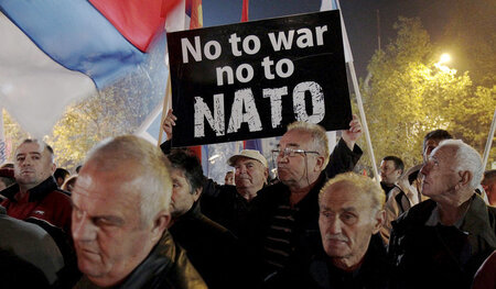 »Nein zum Krieg, nein zur NATO«: Proteste in Podgorica am 12. De...