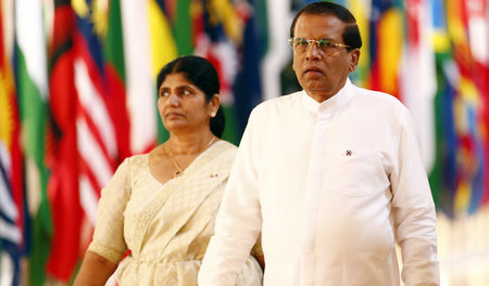 Sri Lankas Präsident Maithripala Sirisena und seine Frau Jayanth...