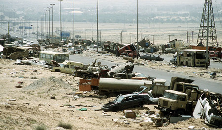 Die Rückzugsroute der irakischen Armee aus Kuwait verwandelte US...