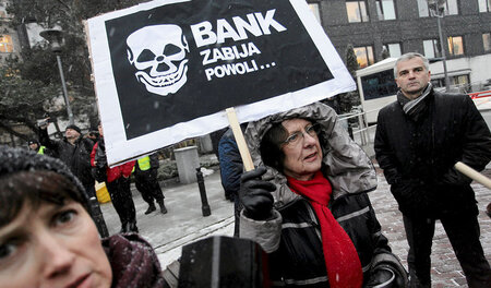 Demonstration von Bürgern vor dem Warschauer Parlament am vergan...