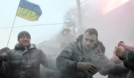 Von den eigenen Anhängern attackiert: Witali Klitschko am 19. Ja...