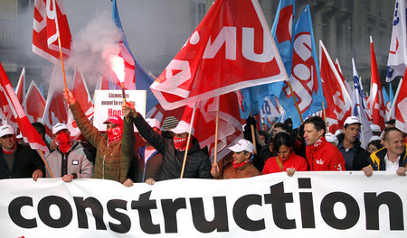 Bauarbeiter gingen gegen Lohnkürzungen auf die Straße (11.11.15)...