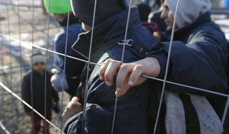 Flüchtlinge am Mittwoch an der Grenze zwischen Slowenien und Öst...