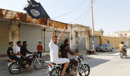Feiern ihre Siege: Im August stürmte der »Islamische Staat« eine...