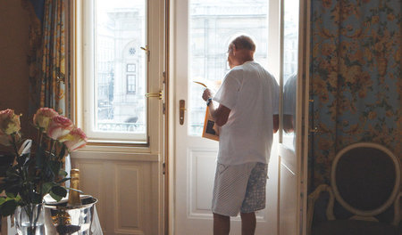 Erstmal  Tee kochen: David Helgott auf Tournee