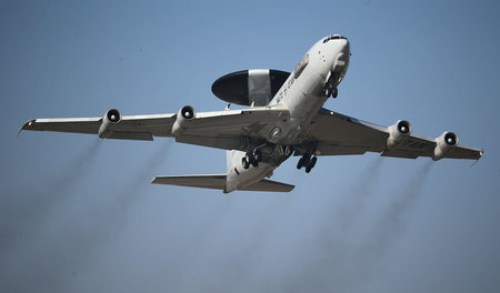 Aufllärungsflugzeug? Fliegende Gefechtsstation vom Typ AWACS (Ar...