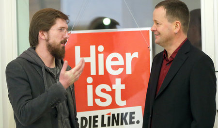Mit großer Geste nähern sich Ex-Piraten der Linkspartei, die sie...