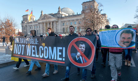 Gegen deutsch-türkische Waffenbrüderschaft: Demonstration am Fre...