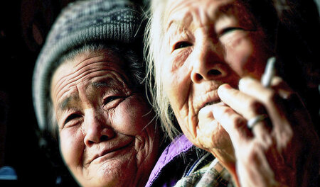 Chunhee (li.) und Maggi (re.) leben seit 45 Jahren zusammen unte... Chunhee (li.) und Maggi (re.) leben seit 45 Jahren zusammen unte...