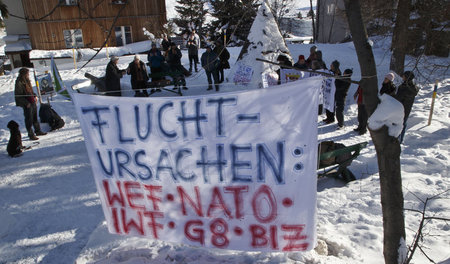 Unter dem Motto »Diese Wirtschaft tötet« durften rund 20 Aktivis... Unter dem Motto »Diese Wirtschaft tötet« durften rund 20 Aktivis...
