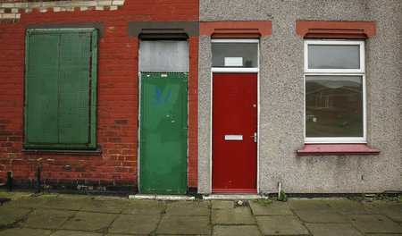 Grüne und rote Türen in Middlesbrough