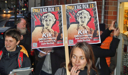 »Aktion Arbeitsunrecht e. V.«, hier bei einer Demo vor Textildis...
