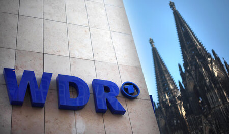Dem Vorwurf, Regierungspropaganda zu betreiben, wird im WDR inte...