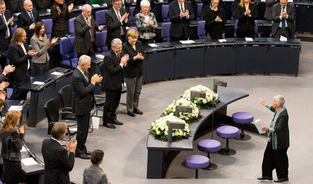 Gedenkveranstaltung im Bundestag: Holocaust-Überlebende Ruth Krü...