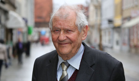 Er war der Nestor der Friedensbewegung: Andreas Buro (1928–2016) Er war der Nestor der Friedensbewegung: Andreas Buro (1928–2016)
