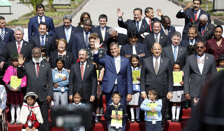 Gruppenfoto mit Kindern: Die Teilnehmer des CELAC-Gipfels am Mit... Gruppenfoto mit Kindern: Die Teilnehmer des CELAC-Gipfels am Mit...