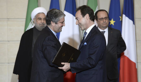 Präsidentenbesuch in Paris: Die Chefs von Iran-Air und Airbus be... Präsidentenbesuch in Paris: Die Chefs von Iran-Air und Airbus be...