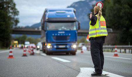 Ausgebremst: Kontrolle an der Autobahn A8 von Salzburg nach Münc...