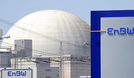 Atomkraftwerk Philippsburg im Juli 2012: EnBW-Konzern will vor G... Atomkraftwerk Philippsburg im Juli 2012: EnBW-Konzern will vor G...