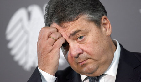 Er war schon: Ministerpräsident in Niedersachsen. Pop-Beauftragt... Er war schon: Ministerpräsident in Niedersachsen. Pop-Beauftragt...