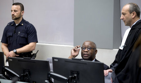 Den Haag, 28. Januar: Laurent Gbagbo und Verteidiger Emmanuel Al... Den Haag, 28. Januar: Laurent Gbagbo und Verteidiger Emmanuel Al...