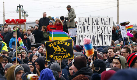»Egal wie viel Volk ihr seid, wir sind Völker« – Proteste gegen ... »Egal wie viel Volk ihr seid, wir sind Völker« – Proteste gegen ...