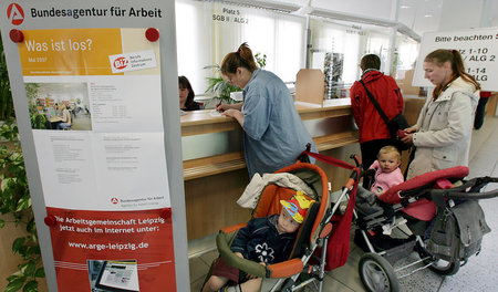 Kinderbetreuung schränkt besonders Alleinerziehende bei Arbeitss... Kinderbetreuung schränkt besonders Alleinerziehende bei Arbeitss...