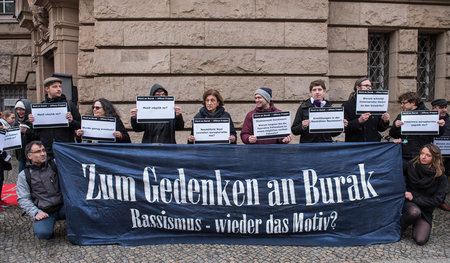 Mahnwache am Freitag vor dem Amtsgericht Berlin-Moabit Mahnwache am Freitag vor dem Amtsgericht Berlin-Moabit